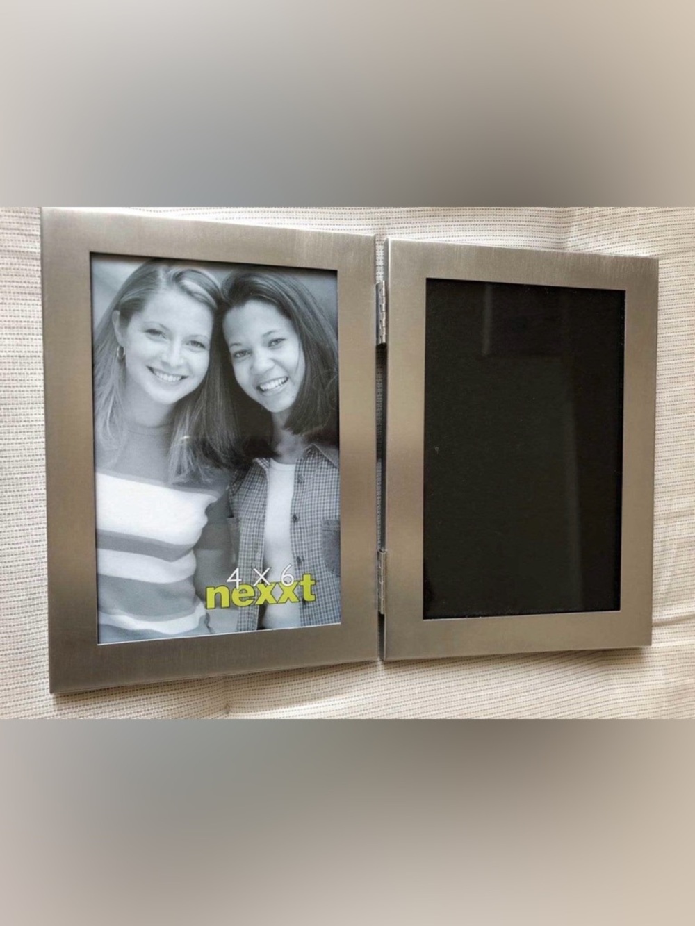 Nexxt Double Hinged 4x6 Silver Photo Frame